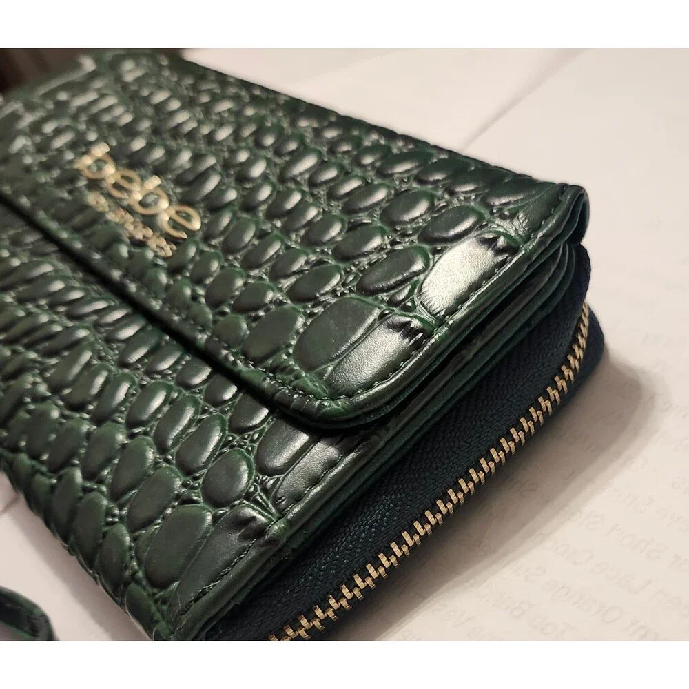 Bebe Croc‑Embossed Green Wristlet Wallet – Gold Hardware